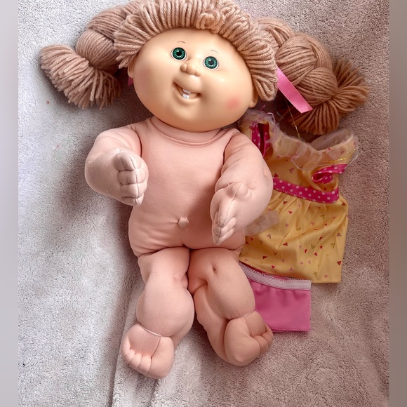 Cabbage patch doll green/sandy hair posable - Picture 4 of 14